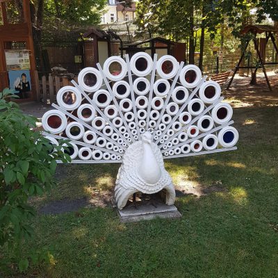 Pfauskulptur